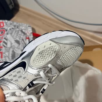 Nike Ayakkabısında Hızlı Beyaz File Lekelenmesi Kullanıcı Hatası İddiasına Karşı