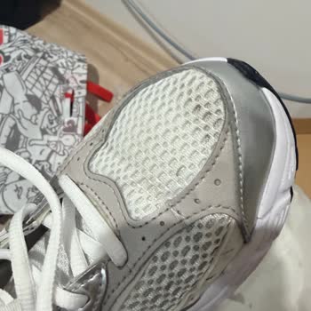 Nike Ayakkabısında Hızlı Beyaz File Lekelenmesi Kullanıcı Hatası İddiasına Karşı