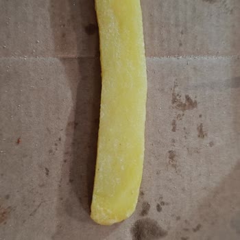 Kavurma Zengini Pizzada Malzeme Eksikliği Ve Çiğ Patates Sorunu