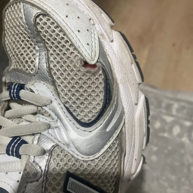 Sneaks Up Mağazasının Kısa Sürede Yanlarından Yırtılan New Balance 530 Ayakkabısına Kullanıcı Hatası Değerlendirmesi