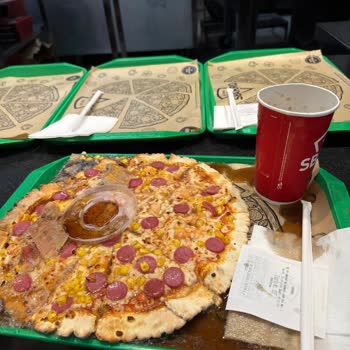 Yanık Pizza, Saygısız Personel Ve Ücret İadesi Talebi