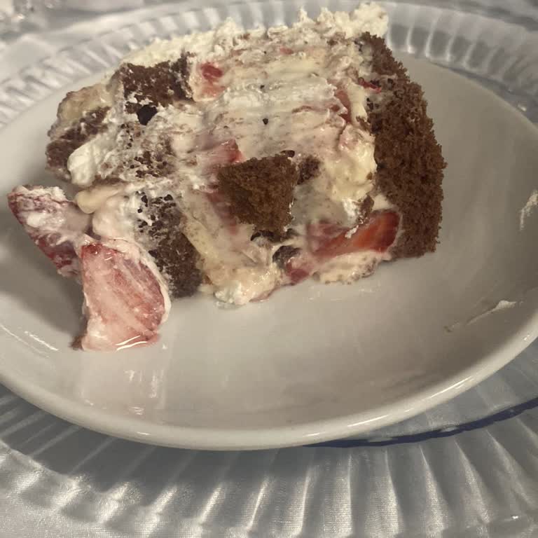 Koska Mahir Gıda Sipariş Edilen Fıstık Krokanlı Doldurmalı Pasta Çilekli Olarak Teslim Edildi