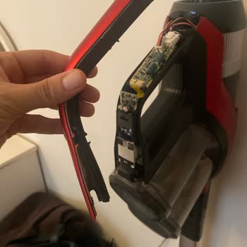 Garanti Kapsamındaki Süpürge Parçaları Sürekli Kırılıyor Ve Ek Ücret Talep Ediliyor