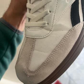 Reebok Spor Ayakkabısında Renk Değişimi Ve Yırtılma, Garanti Raporu Kullanıcı Hatası