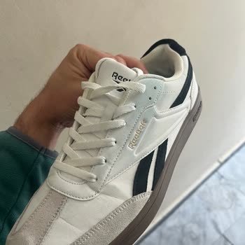 Reebok Spor Ayakkabısında Renk Değişimi Ve Yırtılma, Garanti Raporu Kullanıcı Hatası