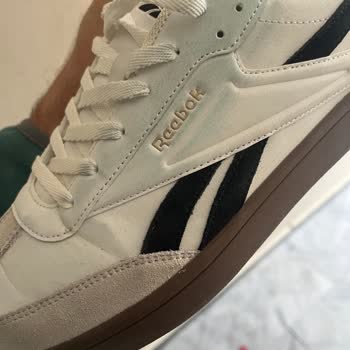 Reebok Spor Ayakkabısında Renk Değişimi Ve Yırtılma, Garanti Raporu Kullanıcı Hatası