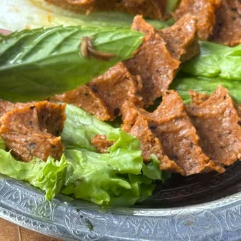 Şimşek Aspava Gelen Salatanın İçinde Böcek Çıktı