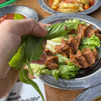 Şimşek Aspava Gelen Salatanın İçinde Böcek Çıktı