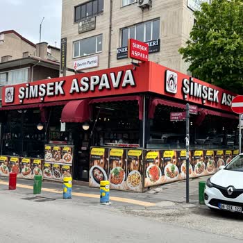 Şimşek Aspava Gelen Salatanın İçinde Böcek Çıktı