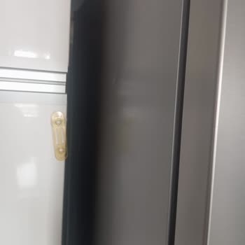 Hasarlı Buzdolabı Teslim Edildi, Servis Cevapsız