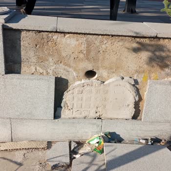 Buca Yürüyüş Parkurunda Duvar Taşları Dökülüyor Ve Bakım Eksikliği
