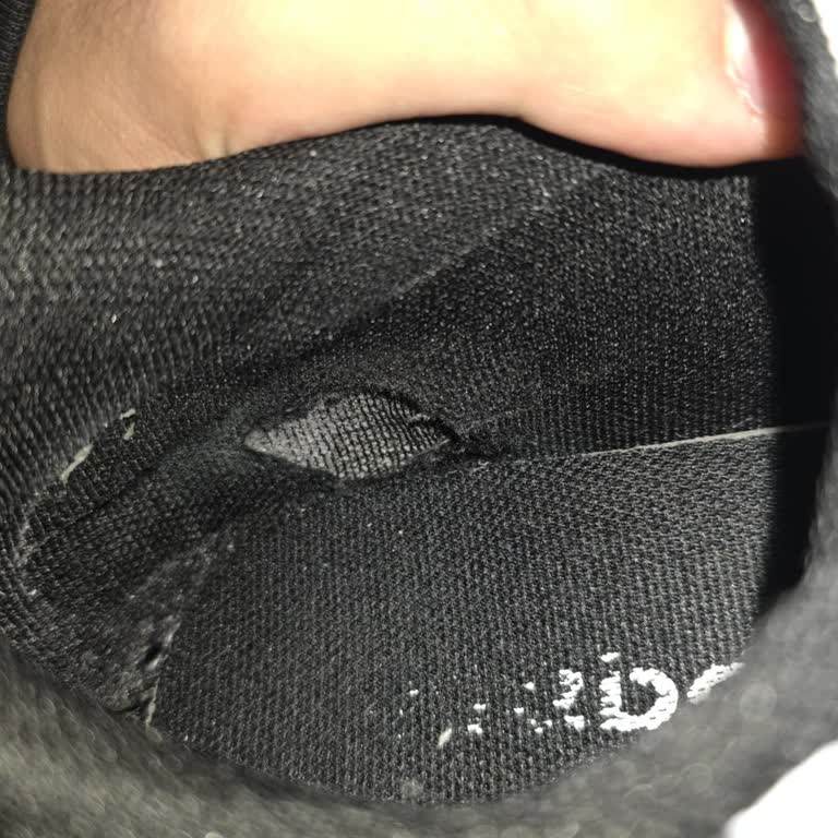 Reebok Spor Ayakkabısında Erken İç Astar Yırtılması Ve FLO'nun İnceleme Reddi