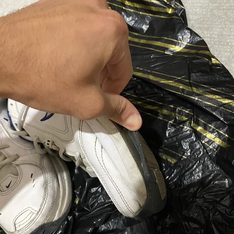İki Yıl Garantili Nike Ayakkabı Kısa Sürede Patladı Ve Kullanıcı Hatası İddiası