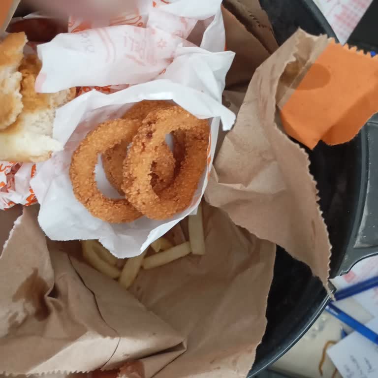 Popeyes’ten Bayat Burger Ve Taş Gibi Sert Soğan Halkası