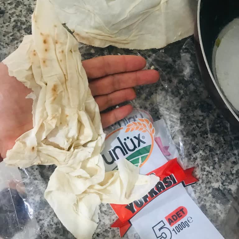 BİM Unlüx Yufka Paketlerine Çöp Eklenmesi Ve Gramaj İhlali
