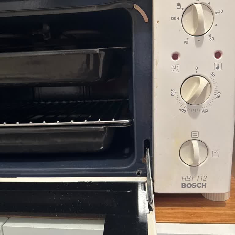 Bosch HBT112 Midi Fırın Kapak Contası Bulunamıyor Ve Kullanılamaz Durumda