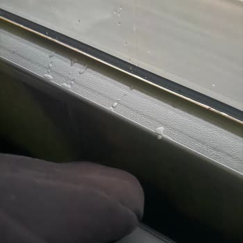 Yağmur Suyunun Camdan İçeri Girmesi Nedeniyle Rahatsız Yolculuk Ve Bilet İadesi Talebi
