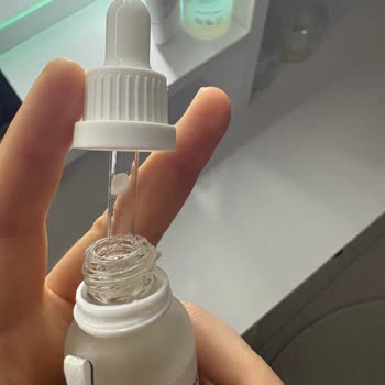 Küflü Şişe Serumu Cilt Sağlığını Tehlikeye Atıyor