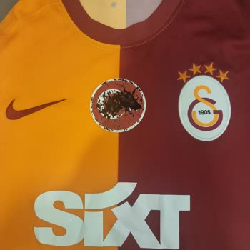 Üç Bin Liralık Lisanslı Formada Amblem Soyulması, Değişim Talebi