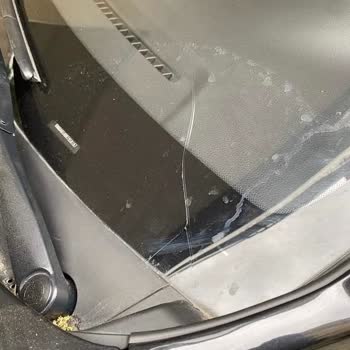 Kia Stonic Ön Cam Çatlağının Garanti Dışı Olduğu İddiası Ve Ücretsiz Değişim Talebi