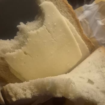 Menemen Opet’te ‘Bol Kaşarlı Tost’ Gerçekten Kaşarlı Ve Tost Değil