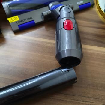 Dyson V15 Detect Bağlantı Parçası Normal Kullanımda Kırıldı Ücretsiz Değişim Talebi