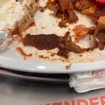 HD İskender Restaurant Kızılay Şubesinde Soğuk İskender, Kirli Hijyen Ve Uygunsuz Personel Davranışı