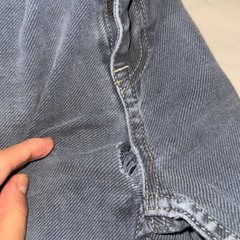 Üçüncü Pantolon Fermuarı Yırtıldı, Etiketsiz Olması Nedeniyle İnceleme İmkanı Sağlanmadı