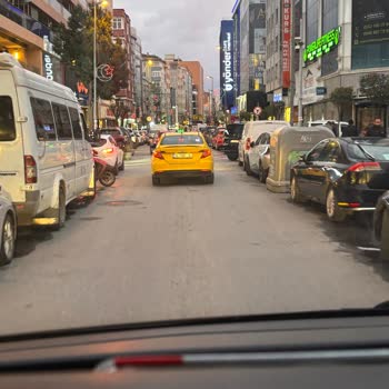 Esenler’de Çift Sıra Parkların Trafiği Boğması Ve Denetim Talebi