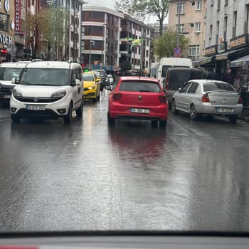 Esenler’de Çift Sıra Parkların Trafiği Boğması Ve Denetim Talebi