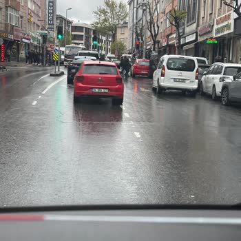 Esenler’de Çift Sıra Parkların Trafiği Boğması Ve Denetim Talebi