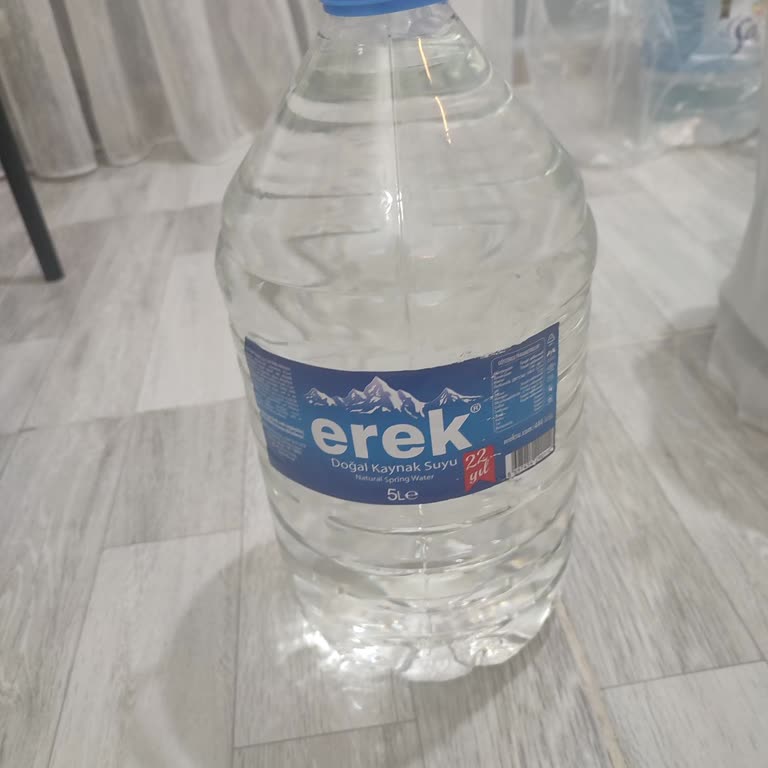 Şok Market'ten Gelen Su Şişesinin Rengi Soluk Ve Fiş Bırakılmadı
