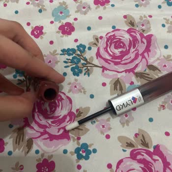 İki Taraflı Rujun Mat Yüzeyi Boş Çıktı: Değişim İstiyorum