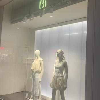Stradivarius Mağazası Erken Kapanış Ve Saygısız Tutumla Müşteriyi Mağdur Etti