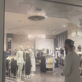 Stradivarius Mağazası Erken Kapanış Ve Saygısız Tutumla Müşteriyi Mağdur Etti