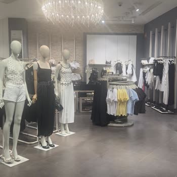 Stradivarius Mağazası Erken Kapanış Ve Saygısız Tutumla Müşteriyi Mağdur Etti