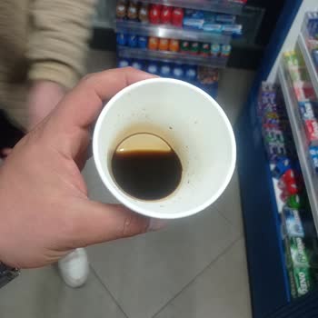 Opet Kahve Otomatında Az Kahve Ve Personelin Laubali Davranışı