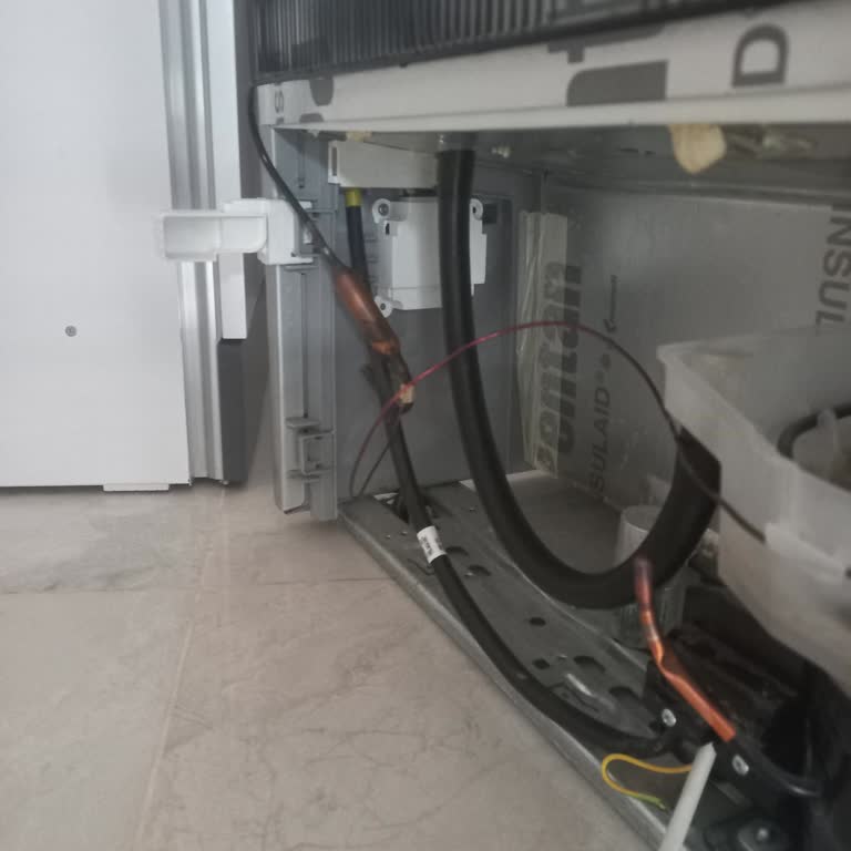 Bosch Buzdolabında Elektrik Arızası Ve Yanık Kokusu Güvenimi Sarstı
