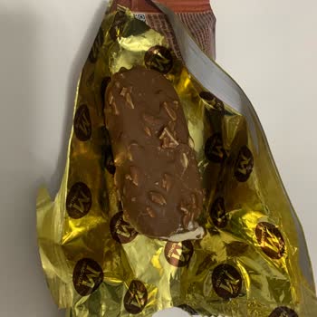 Getir'de Magnum Dondurmada Kırık Saplar Ve Yetersiz Müşteri Desteği