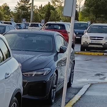 Çarşamba Havalimanı Otoparkında Monte Edilen Düşük Tabelanın Yol Açtığı Alın Yaralanması
