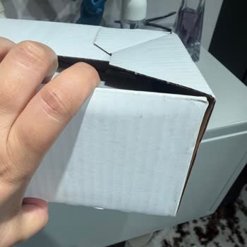 Koruma Bandı Olmadan Gönderilen Makyaj Ürünleri İçin Tam İade Talebi