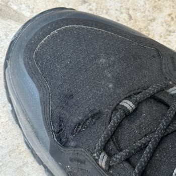 Garanti Süresi Dolmuş Olmasına Rağmen Ayakkabının Aynı Noktada Yırtılması: Değişim Talebi