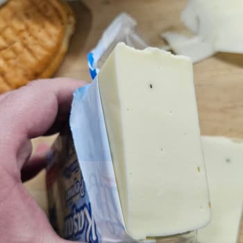 İçim Kaşar Peynirinde Plastik Parça Görülmesi
