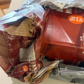 DHL Kargo Paketi Islak Ve Yırtılmış Olarak Teslim Edildi