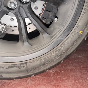 Açar Otomotiv'de 44 Bin TL'ye Eski Üretim Lastik Satışı