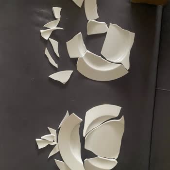 Kırık Yemek Takımı, Eksik Banyo Ürünleri Ve Cevapsız İletişim