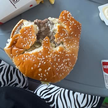Sos Olmadan Ve Bayat Ekmekle Gelen Big King Menü, Şikâyete Cevap Yok