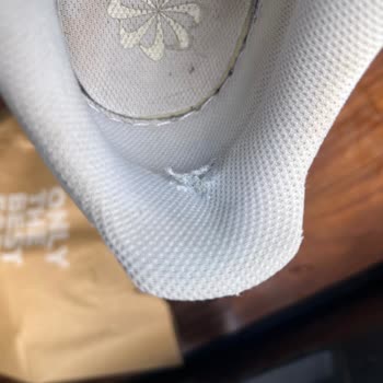 Nike Ayakkabımda Kısa Sürede Yırtık Mağaza Değişim Ve İade Talep Ediyor