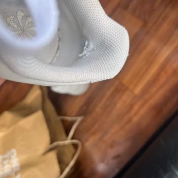 Nike Ayakkabımda Kısa Sürede Yırtık Mağaza Değişim Ve İade Talep Ediyor