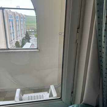 Oruçoğlu Termal Otel’de Eski Pencereler Nedeniyle Çocuğum Soğukta Kaldı Ve Telafi Sunulmadı